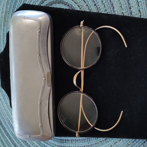 Antique Windsor Eyeglasses (Spectacles) with Aluminum Velvet Lined Case.